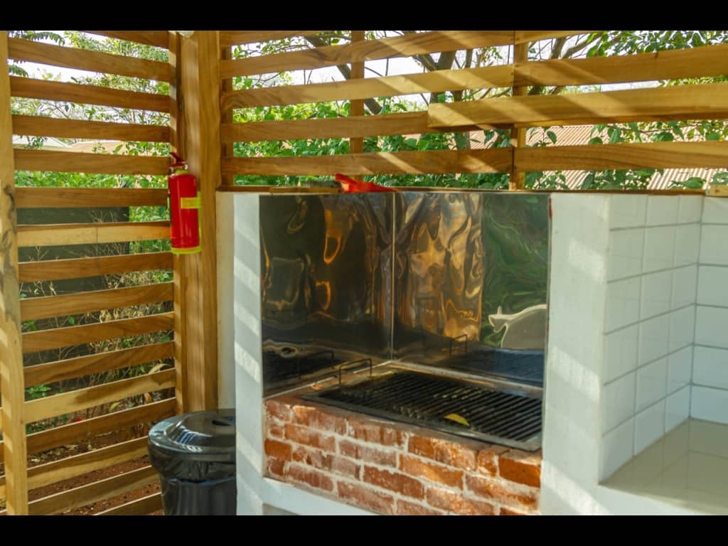 Casa Huacas 0810220754, Casa Huacas